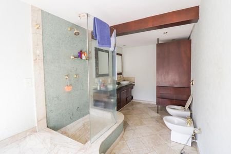 Casa para alugar com 420m², 4 quartos e 5 vagas Casa para alugar com 420m², 4 quartos e 5 vagasBanheiro da suíte 2