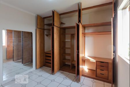 Quarto 1 - Armários de apartamento para alugar com 2 quartos, 60m² em Vila Orozimbo Maia, Campinas