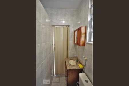 Banheiro Social de kitnet/studio para alugar com 1 quarto, 42m² em Humaitá, Rio de Janeiro