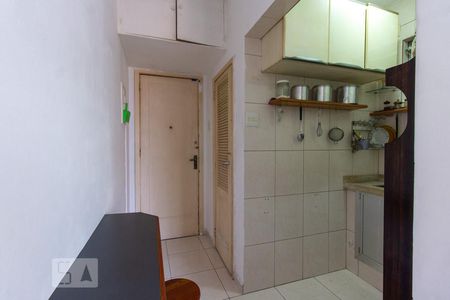 Corredor de kitnet/studio para alugar com 1 quarto, 30m² em Centro, Rio de Janeiro