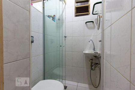 Banheiro de kitnet/studio para alugar com 1 quarto, 30m² em Centro, Rio de Janeiro