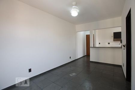 Sala de apartamento para alugar com 1 quarto, 43m² em Centro, Ribeirão Preto