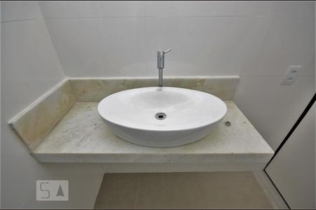 Banheiro - Pia de kitnet/studio para alugar com 1 quarto, 25m² em Flamengo, Rio de Janeiro