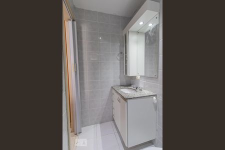 Banheiro Social de apartamento para alugar com 1 quarto, 37m² em Centro, Curitiba