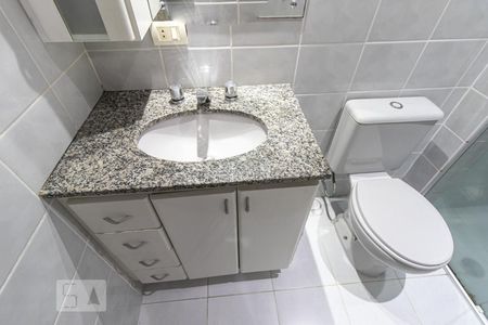 Banheiro Social de apartamento para alugar com 1 quarto, 37m² em Centro, Curitiba