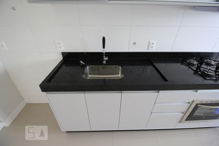 Cozinha de apartamento para alugar com 2 quartos, 65m² em Itacorubi, Florianópolis