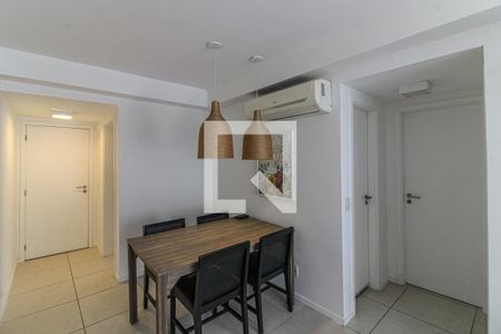 Sala de apartamento para alugar com 2 quartos, 64m² em Recreio dos Bandeirantes, Rio de Janeiro