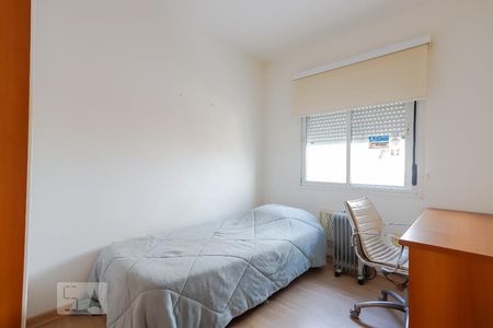 Quarto 2 de apartamento para alugar com 2 quartos, 65m² em Passo da Areia, Porto Alegre