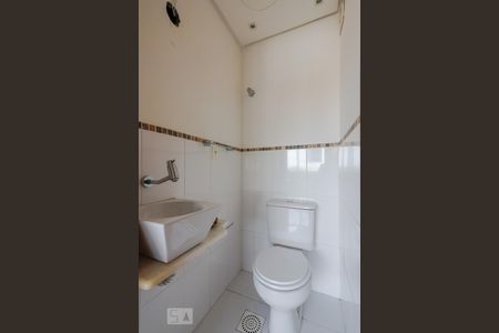 Lavabo de apartamento à venda com 2 quartos, 65m² em Passo da Areia, Porto Alegre