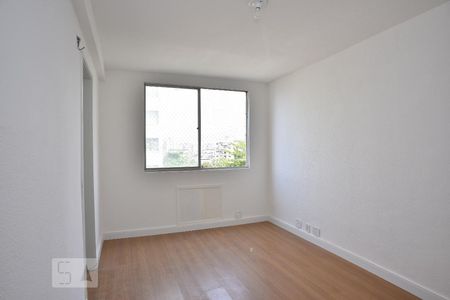 Sala de apartamento para alugar com 2 quartos, 62m² em Taquara, Rio de Janeiro