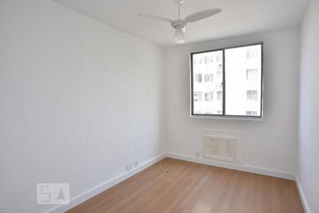 Quarto 1 de apartamento para alugar com 2 quartos, 62m² em Taquara, Rio de Janeiro