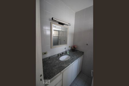 Casa à venda com 157m², 4 quartos e 3 vagas Casa à venda com 157m², 4 quartos e 3 vagas Banheiro da Suite 3 e 4