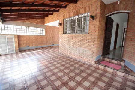 Casa à venda com 157m², 4 quartos e 3 vagas Casa à venda com 157m², 4 quartos e 3 vagasGaragem