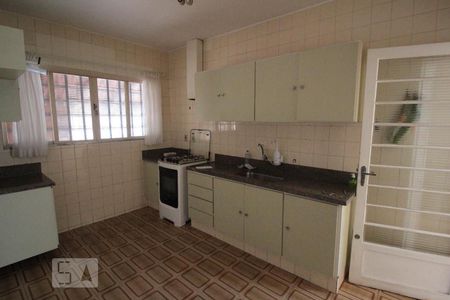 Casa à venda com 157m², 4 quartos e 3 vagas Casa à venda com 157m², 4 quartos e 3 vagasCozinha