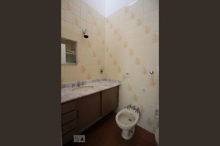 Casa à venda com 157m², 4 quartos e 3 vagas Casa à venda com 157m², 4 quartos e 3 vagasBanheiro da Suíte 1