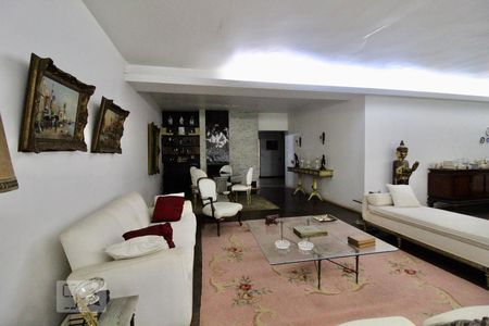 Casa à venda com 1250m², 4 quartos e 4 vagasSala de Estar
