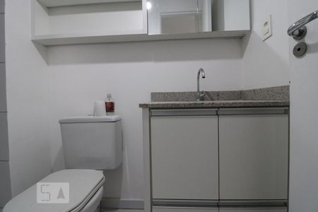 Banheiro de apartamento à venda com 1 quarto, 43m² em Jardim das Acacias, São Paulo