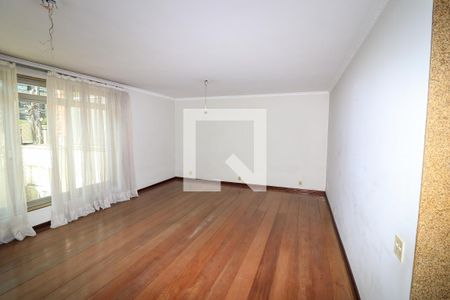 Sala de TV de casa para alugar com 3 quartos, 550m² em Cidade Mãe do Céu, São Paulo