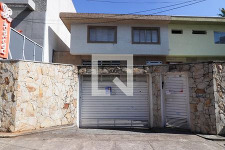 Casa para alugar com 550m², 3 quartos e 4 vagas Casa para alugar com 550m², 3 quartos e 4 vagasFachada