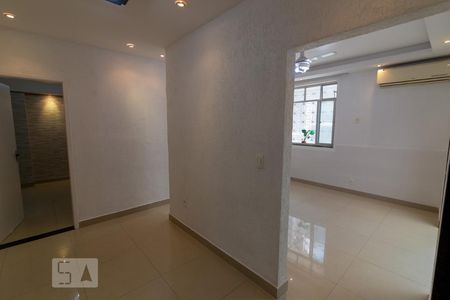 Sala de casa de condomínio para alugar com 2 quartos, 68m² em Tijuca, Rio de Janeiro