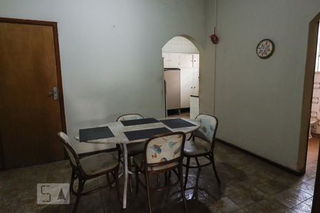 Casa para alugar com 240m², 5 quartos e 2 vagas Casa para alugar com 240m², 5 quartos e 2 vagasCopa