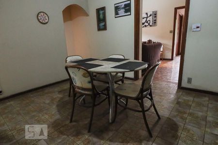 Casa para alugar com 240m², 5 quartos e 2 vagas Casa para alugar com 240m², 5 quartos e 2 vagasCopa