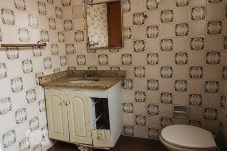 Casa para alugar com 240m², 5 quartos e 2 vagas Casa para alugar com 240m², 5 quartos e 2 vagasBanheiro