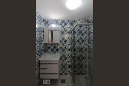 Banheiro de apartamento à venda com 2 quartos, 65m² em Itanhangá, Rio de Janeiro