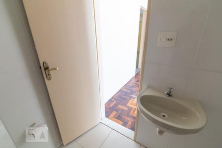 Banheiro de kitnet/studio para alugar com 1 quarto, 32m² em São Cristóvão, Rio de Janeiro