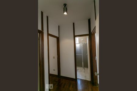 Corredor de apartamento para alugar com 3 quartos, 120m² em Sion, Belo Horizonte