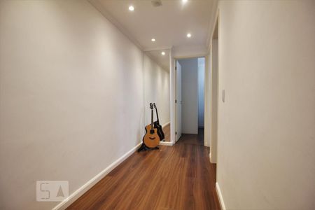 Corredor de apartamento para alugar com 2 quartos, 46m² em Parque Munhoz, São Paulo