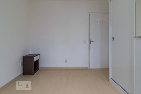 Dormitório de apartamento à venda com 1 quarto, 50m² em Medianeira, Porto Alegre