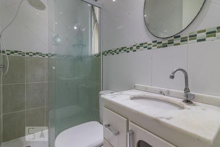 Banheiro de apartamento à venda com 1 quarto, 50m² em Medianeira, Porto Alegre