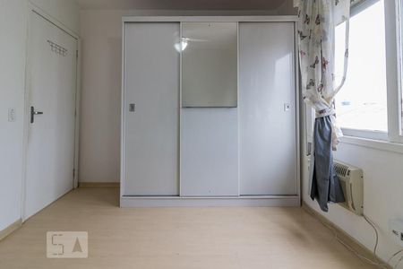 Dormitório de apartamento à venda com 1 quarto, 50m² em Medianeira, Porto Alegre