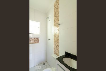 Banheiro Suíte 1 de apartamento para alugar com 2 quartos, 39m² em Vila Scarpelli, Santo André