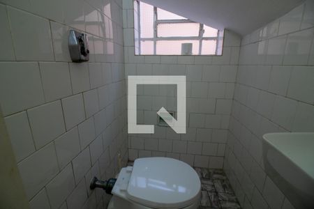 Lavabo de casa para alugar com 3 quartos, 160m² em Jardim Aeroporto, São Paulo