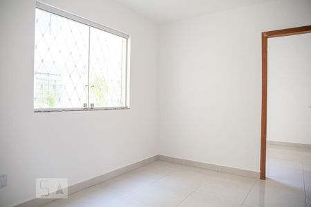 Sala de apartamento à venda com 2 quartos, 41m² em Santa Cruz Industrial, Contagem
