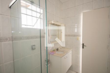 Banheiro de casa à venda com 1 quarto, 60m² em Vila Mazzei, São Paulo