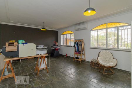 Sala de casa para alugar com 4 quartos, 489m² em Vila Valqueire, Rio de Janeiro