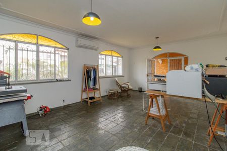 Sala de casa para alugar com 4 quartos, 489m² em Vila Valqueire, Rio de Janeiro