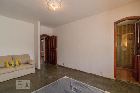 Suíte 1 de casa para alugar com 4 quartos, 489m² em Vila Valqueire, Rio de Janeiro