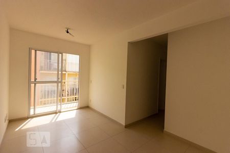 Sala de apartamento para alugar com 2 quartos, 50m² em Jardim Central, Cotia