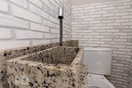 Lavabo  de casa de condomínio à venda com 3 quartos, 135m² em Vila Londrina, São Paulo