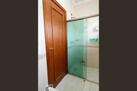 Casa de condomínio à venda com 322m², 4 quartos e 4 vagas Casa de condomínio à venda com 322m², 4 quartos e 4 vagasBanheiro suíte master