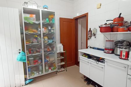 Casa de condomínio à venda com 322m², 4 quartos e 4 vagas Casa de condomínio à venda com 322m², 4 quartos e 4 vagasÁrea de serviço