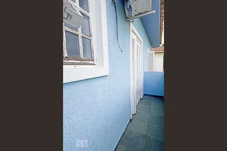 Casa de condomínio à venda com 322m², 4 quartos e 4 vagas Casa de condomínio à venda com 322m², 4 quartos e 4 vagasVaranda da suíte