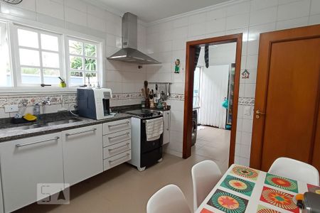 Casa de condomínio à venda com 322m², 4 quartos e 4 vagas Casa de condomínio à venda com 322m², 4 quartos e 4 vagasCozinha