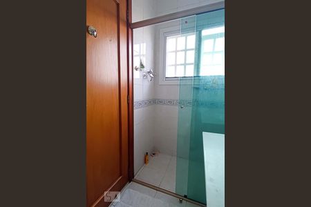 Casa de condomínio à venda com 322m², 4 quartos e 4 vagas Casa de condomínio à venda com 322m², 4 quartos e 4 vagasBanheiro da suíte