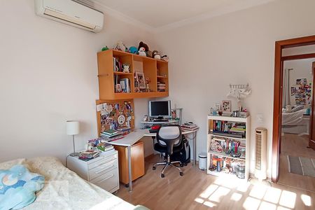 Casa de condomínio à venda com 322m², 4 quartos e 4 vagas Casa de condomínio à venda com 322m², 4 quartos e 4 vagasQuarto 2