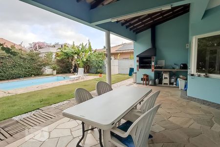 Casa de condomínio à venda com 322m², 4 quartos e 4 vagas Casa de condomínio à venda com 322m², 4 quartos e 4 vagasPiscina e churrasqueira